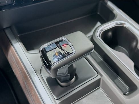 New 2026 GMC Sierra 1500 SLT w/ SLT Convenience Package RWD image 17