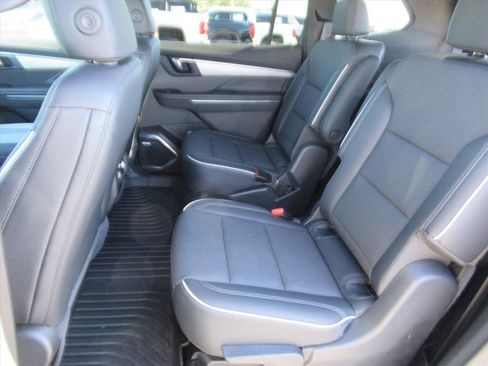 Used 2025 Buick Enclave Preferred image 26