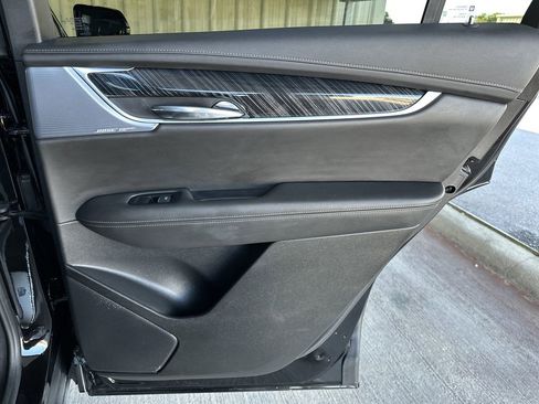 Certified 2025 Cadillac XT6 Premium Luxury image 34