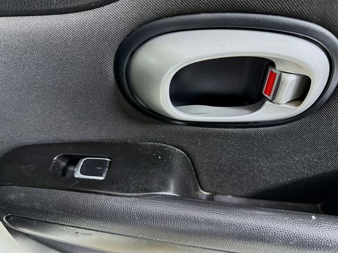 Used 2018 Kia Soul Base image 27