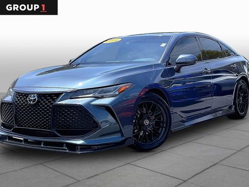 Used 2019 Toyota Avalon Limited FWD image 1
