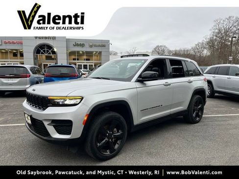 Used 2024 Jeep Grand Cherokee Altitude image 1