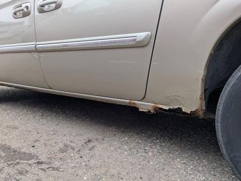 Used 2005 Chrysler Town & Country Touring w/ Leather Interior Group image 5