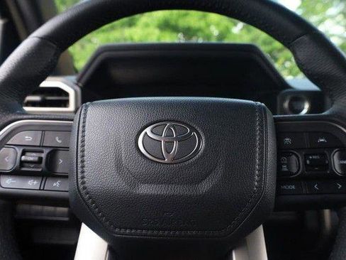 Used 2025 Toyota 4Runner SR5 AWD/4WD image 9