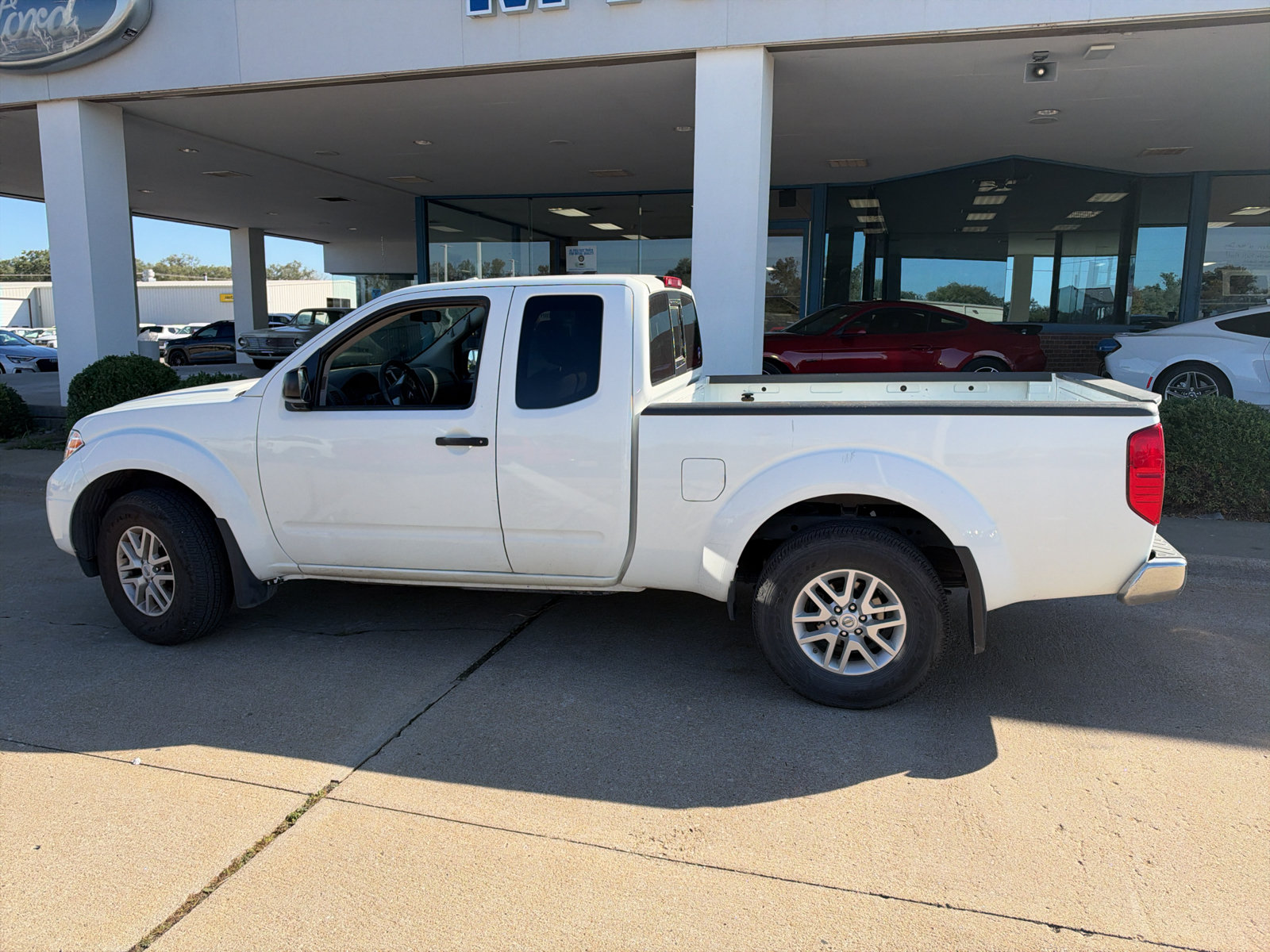 Used 2018 Nissan Frontier SV AWD/4WD image 9