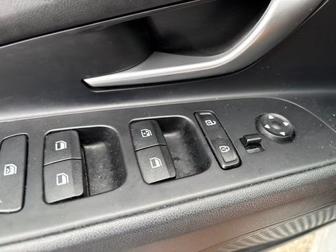 Used 2021 Hyundai Elantra SEL FWD image 12