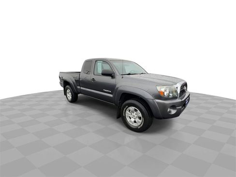 Used 2011 Toyota Tacoma 4x4 Access Cab V6 image 2