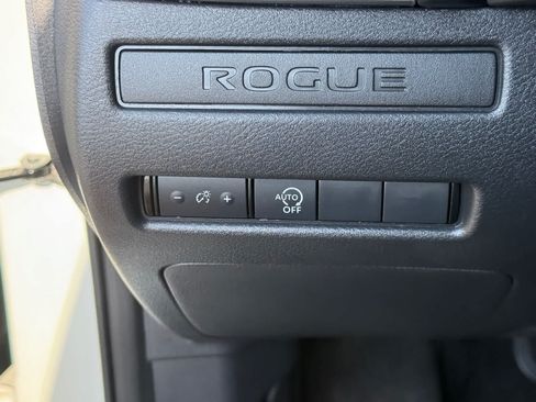 Used 2024 Nissan Rogue S AWD/4WD image 18