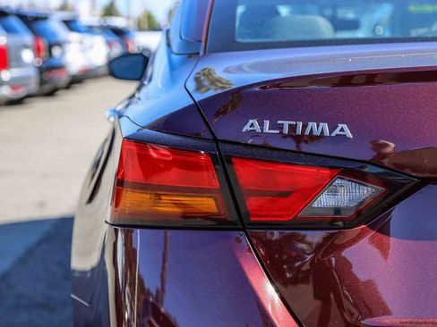 Used 2025 Nissan Altima 2.5 SV FWD image 7