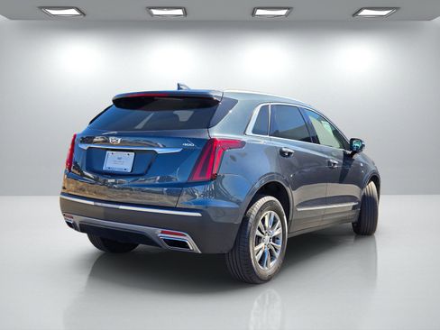 Used 2021 Cadillac XT5 Premium Luxury FWD image 4