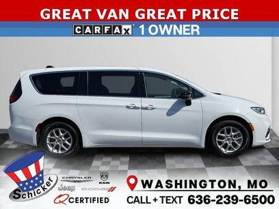 Used 2024 Chrysler Pacifica Touring-L