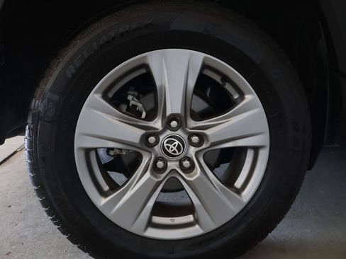 Used 2022 Toyota RAV4 XLE FWD image 31