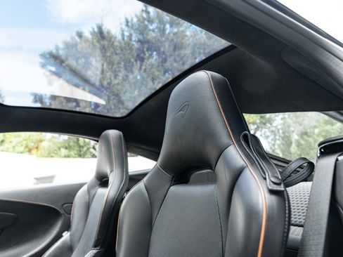 Used 2023 McLaren GT RWD image 20
