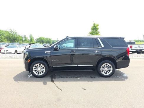 Used 2023 GMC Yukon SLT w/ SLT Premium Package AWD/4WD image 4