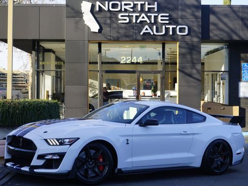 Used 2020 Ford Mustang Shelby GT500 w/ Carbon Fiber Track Pack image 1