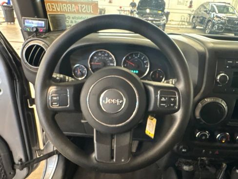 Used 2015 Jeep Wrangler Sport AWD/4WD image 7