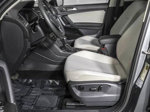 Used 2020 Volkswagen Tiguan SEL w/ Tiguan Two-Row MDO Package image 27