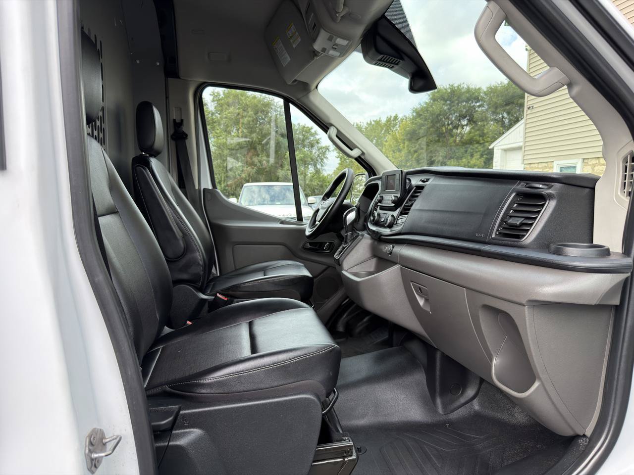 Used 2022 Ford Transit 250 Medium Roof RWD image 10