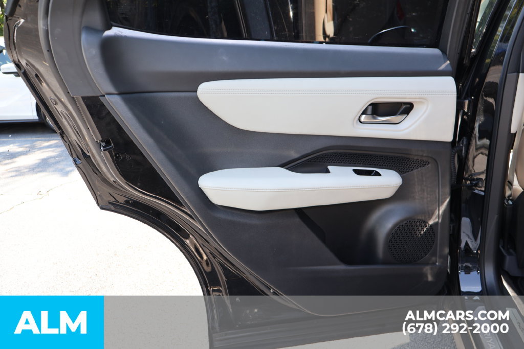 Used 2023 Nissan Ariya AWD image 18