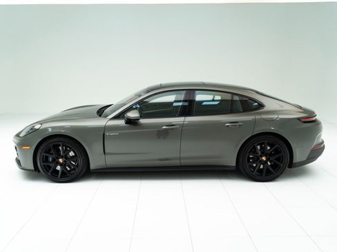 Used 2025 Porsche Panamera 4 image 2
