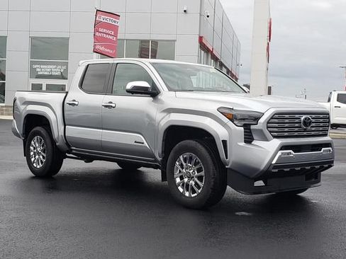 Used 2025 Toyota Tacoma Limited AWD/4WD image 3