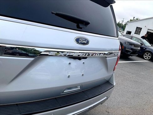 Used 2018 Ford Expedition Max XLT w/ Equipment Group 202A AWD/4WD image 30