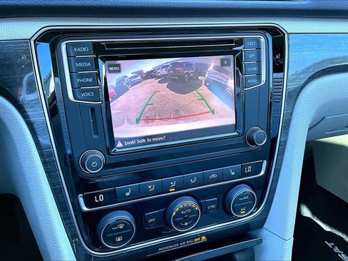 Used 2018 Volkswagen Passat 2.0T SE image 28