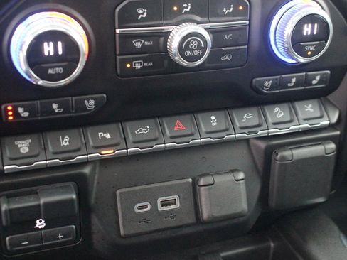 Used 2023 GMC Sierra 3500 Denali image 26