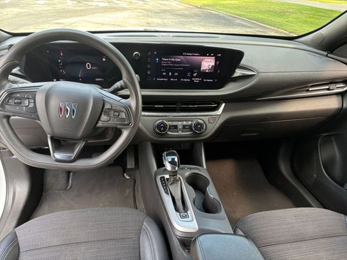 Used 2025 Buick Envista Preferred FWD image 28