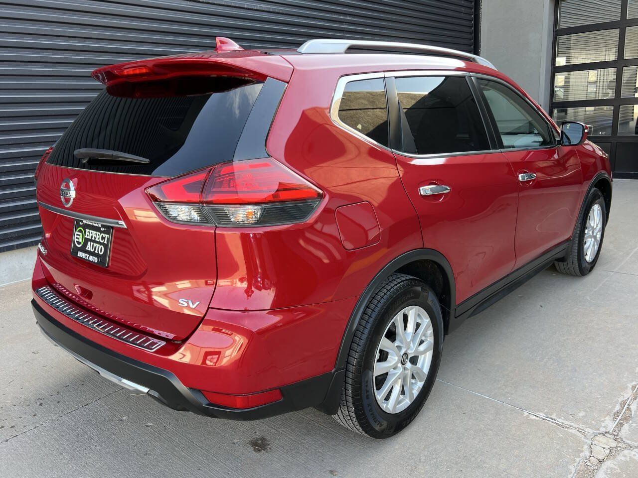 Used 2017 Nissan Rogue SV FWD image 11