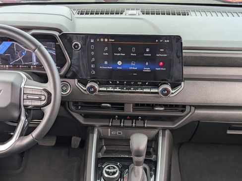 Used 2025 Chevrolet Colorado Trail Boss image 17