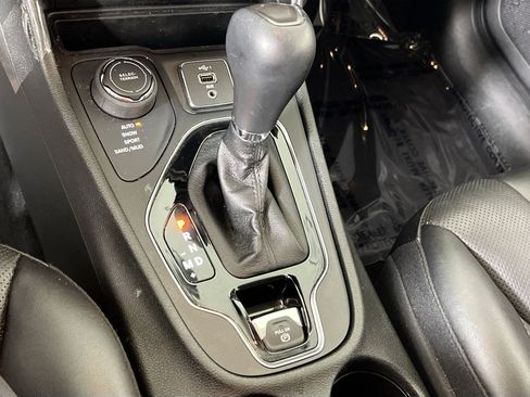 Used 2023 Jeep Cherokee Altitude Lux w/ Lux Elite Package AWD/4WD image 17