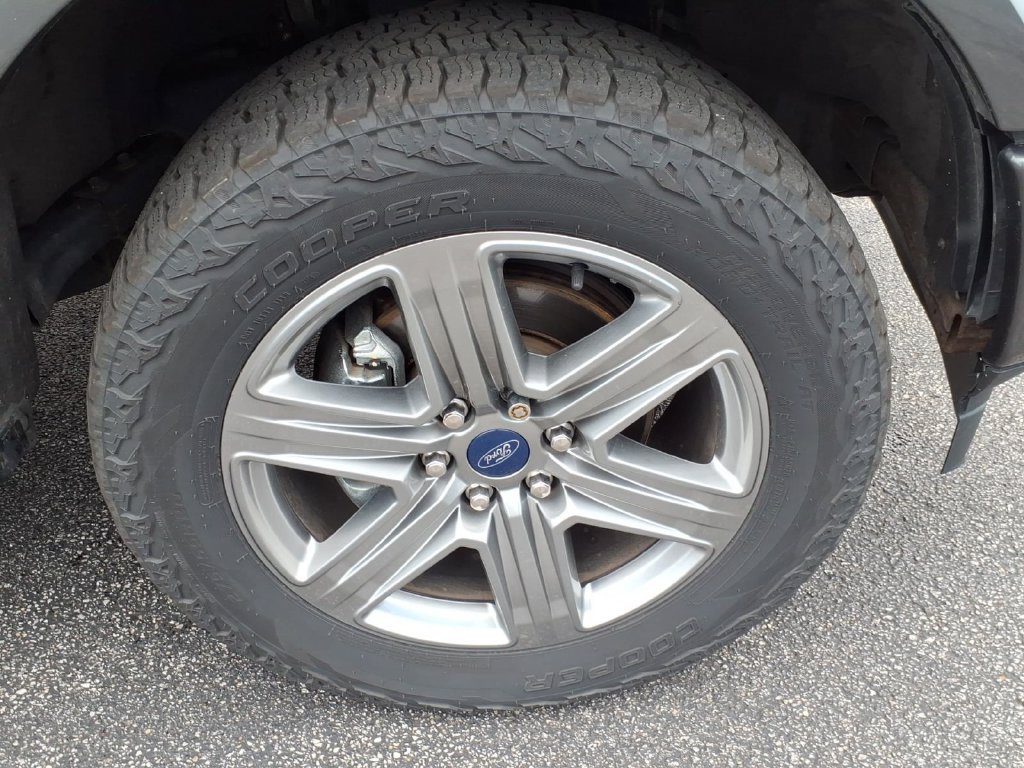 Used 2019 Ford F150 Lariat w/ Equipment Group 502A Luxury AWD/4WD image 16