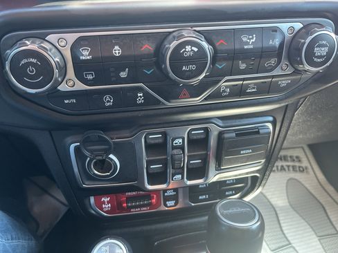 Used 2020 Jeep Gladiator Rubicon w/ Dual Top Group AWD/4WD image 22