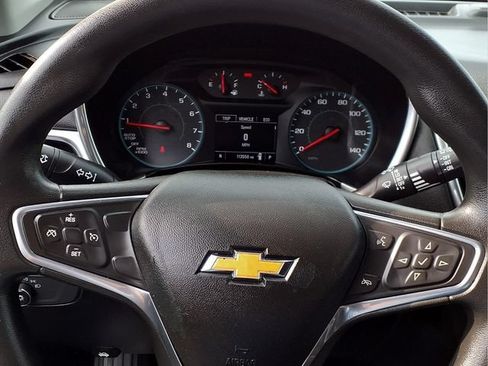 Used 2018 Chevrolet Equinox LT FWD image 11