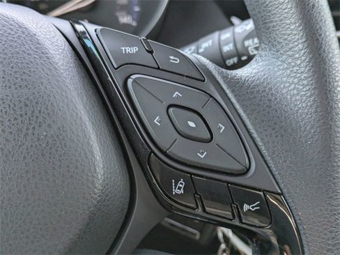 Used 2019 Toyota C-HR LE image 27