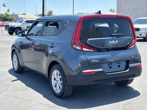Used 2022 Kia Soul LX w/ Technology Package FWD image 5