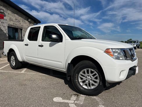 Used 2015 Nissan Frontier SV w/ SV Value Truck Package AWD/4WD image 3