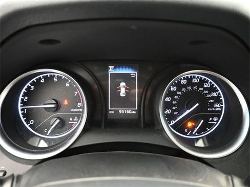 Used 2018 Toyota Camry SE image 13