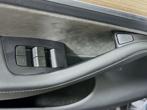 Used 2024 Tesla Model Y Long Range image 15