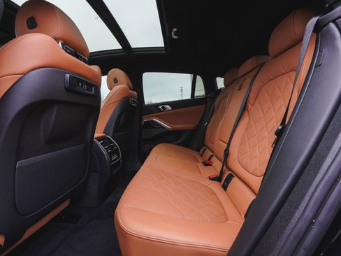 Used 2023 BMW X6 xDrive40i w/ M Sport Package image 29