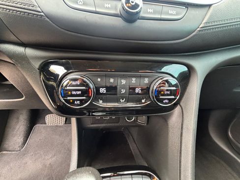 Used 2022 Buick Encore GX Select w/ Sport Touring Package image 5