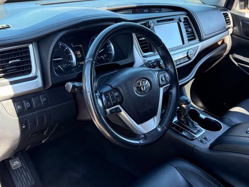 Used 2018 Toyota Highlander XLE AWD/4WD image 23