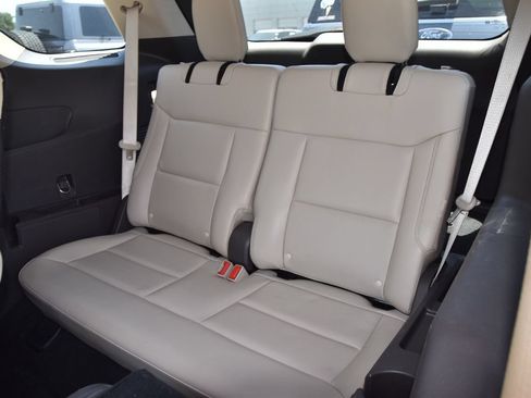 Used 2020 Ford Explorer Platinum w/ Premium Technology Package AWD/4WD image 12