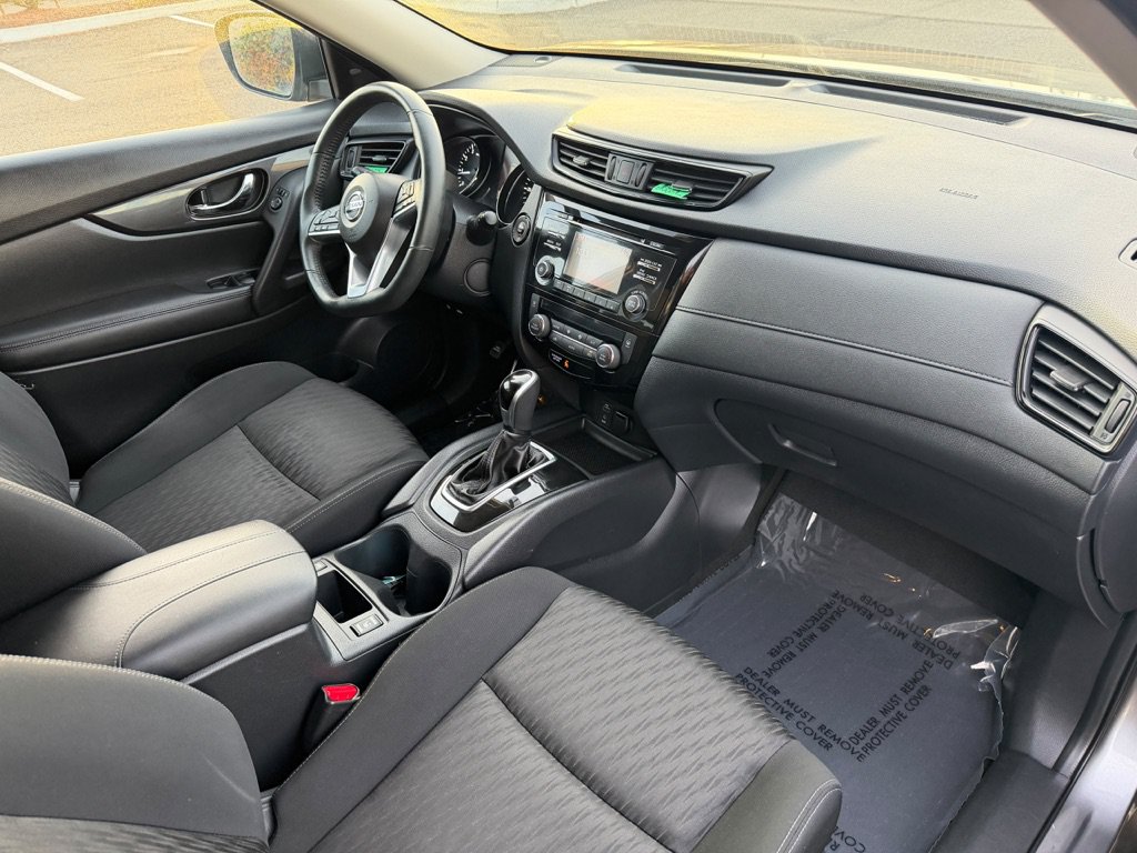Used 2017 Nissan Rogue SV FWD image 10