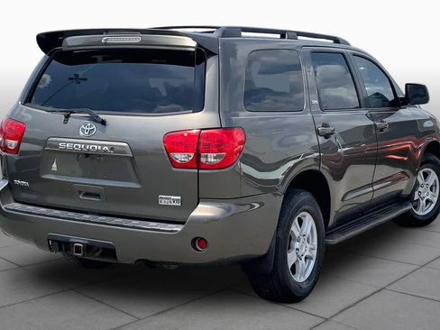 Used 2008 Toyota Sequoia SR5 w/ Moonroof & Roof Rack Pkg AWD/4WD image 12