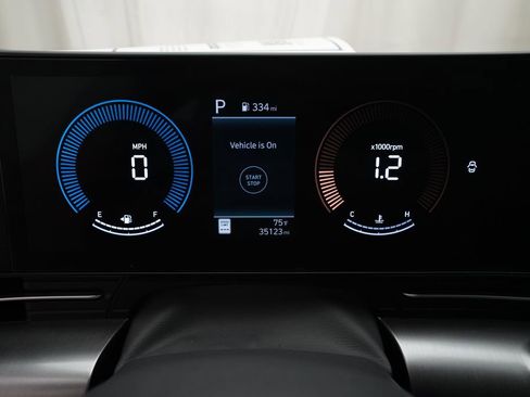 Used 2025 Hyundai Kona SEL image 2