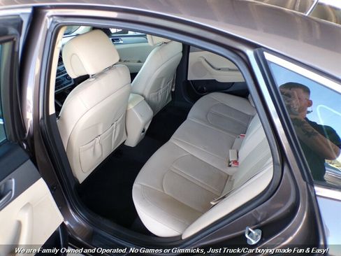 Used 2016 Hyundai Sonata SE image 18
