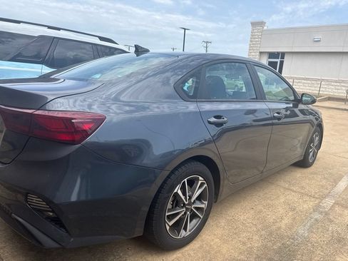 Used 2023 Kia Forte LXS w/ LXS Technology Package FWD image 4