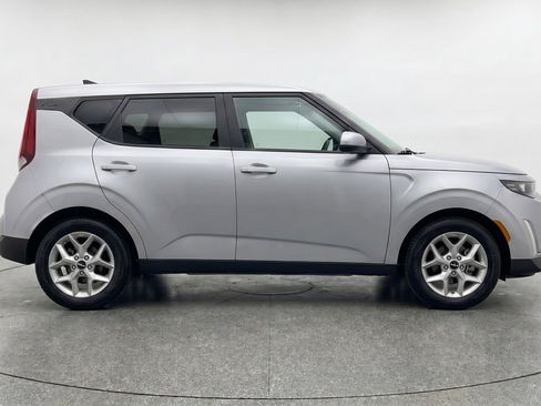 Used 2025 Kia Soul LX w/ LX Technology Package FWD image 11
